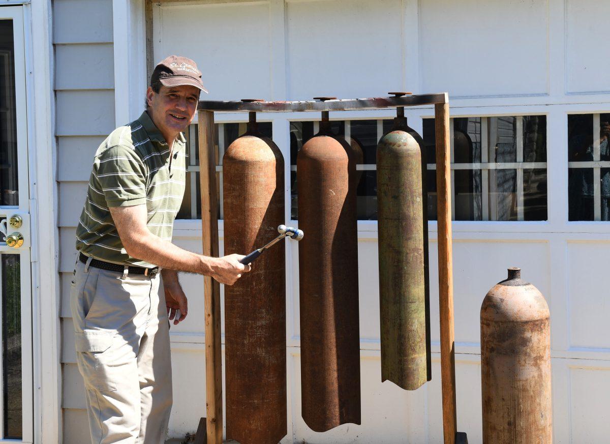  Sculptor Paul Steinkoenig tuning the industrial gas cylinders for ‘Sanctuary 2’ to turn them into bells
Photo credit 1: Courtesy of Lina Parikh

