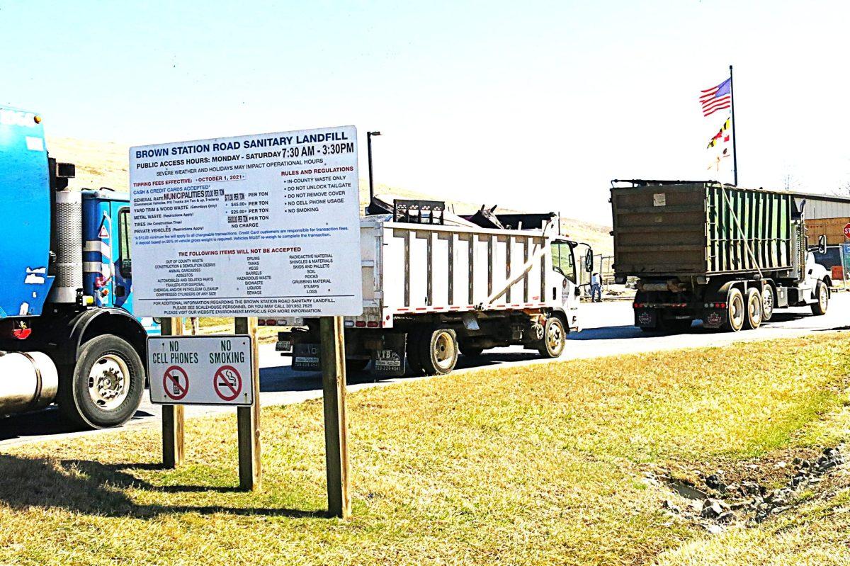 Trucks lined up to weigh into the landfill
Photo credit: Paul Ruffins