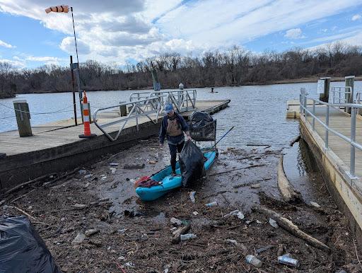Kent Fothergill collects trash at the Bladensburg waterfront from his kayak. Courtesy of Harry Yeide.