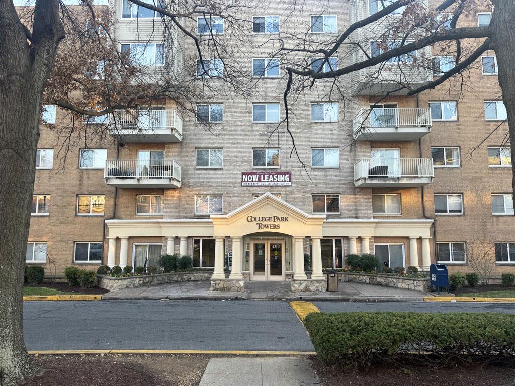 College Park Towers, a 42-year-old condominium complex on Knox Road, will be replaced with two 10-story student apartment buildings.Photo by MACKENZIE PRINCE